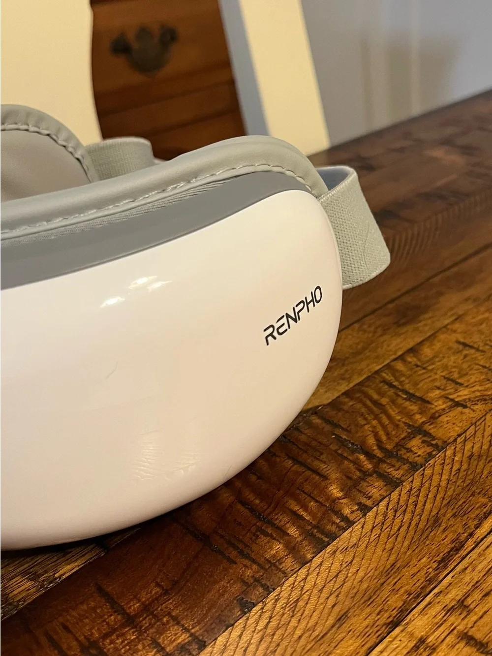 Renpho White and Gray Standalone VR Headset with USB Charging